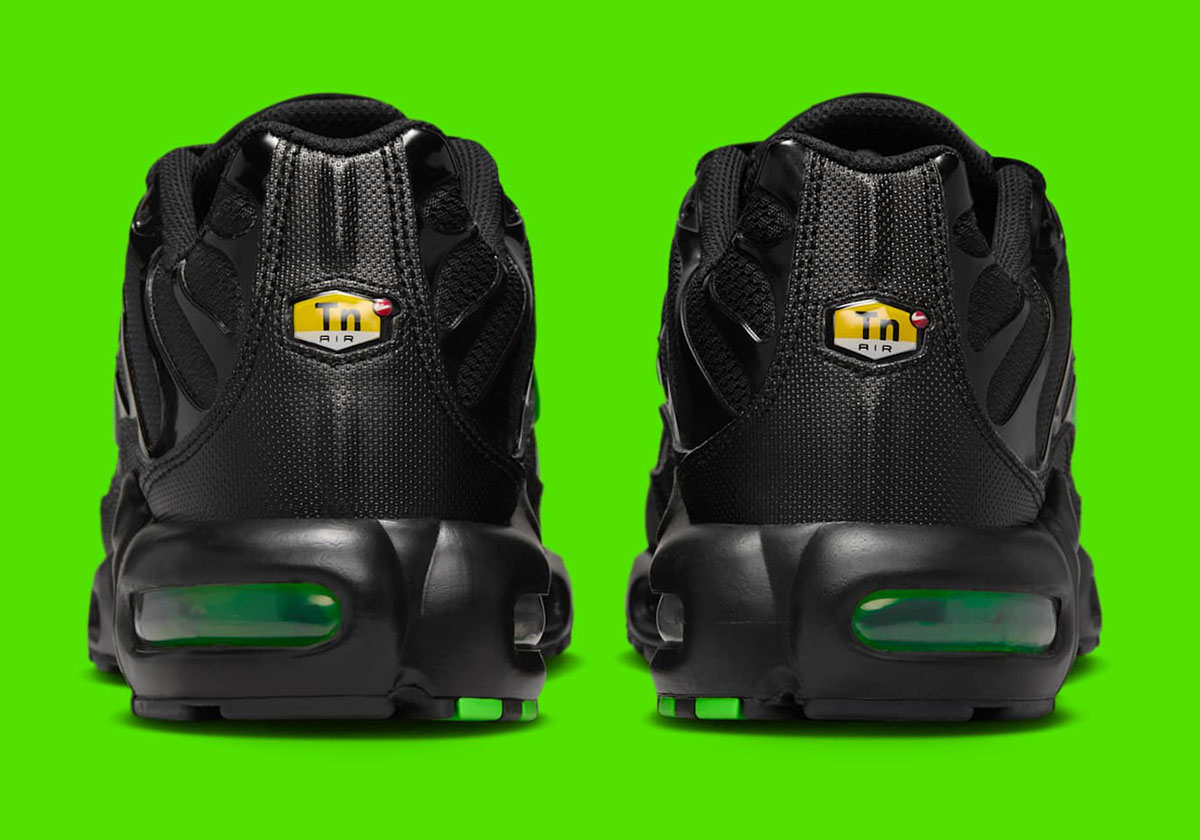 Nike Air Max Plus Black Green Strike Dm0032 024 2