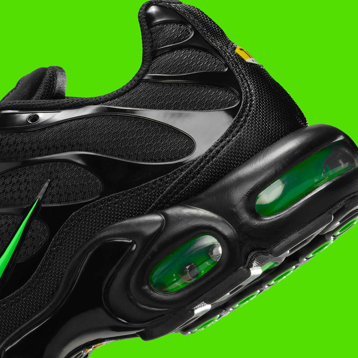 Nike Air Max Plus Black Green Strike Dm0032 024 8