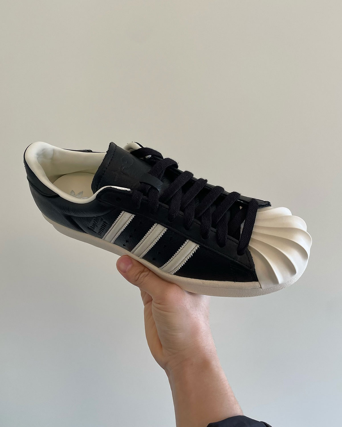 Thug Club Adidas Superstar 6
