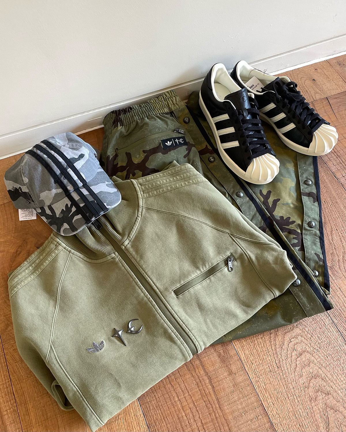 Thug Club Adidas Superstar 7