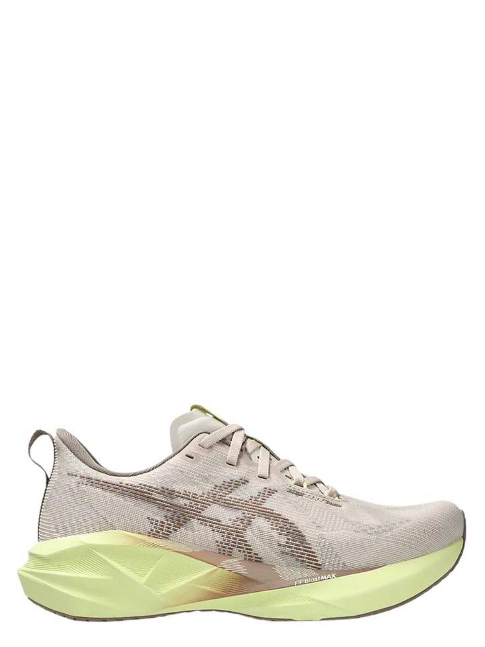 Novablast 5 running trainers in mineral beige and taupe grey