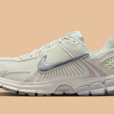 Meet Your New Dailys: The Nike Vomero 5 Cleans Up In “Sail”
