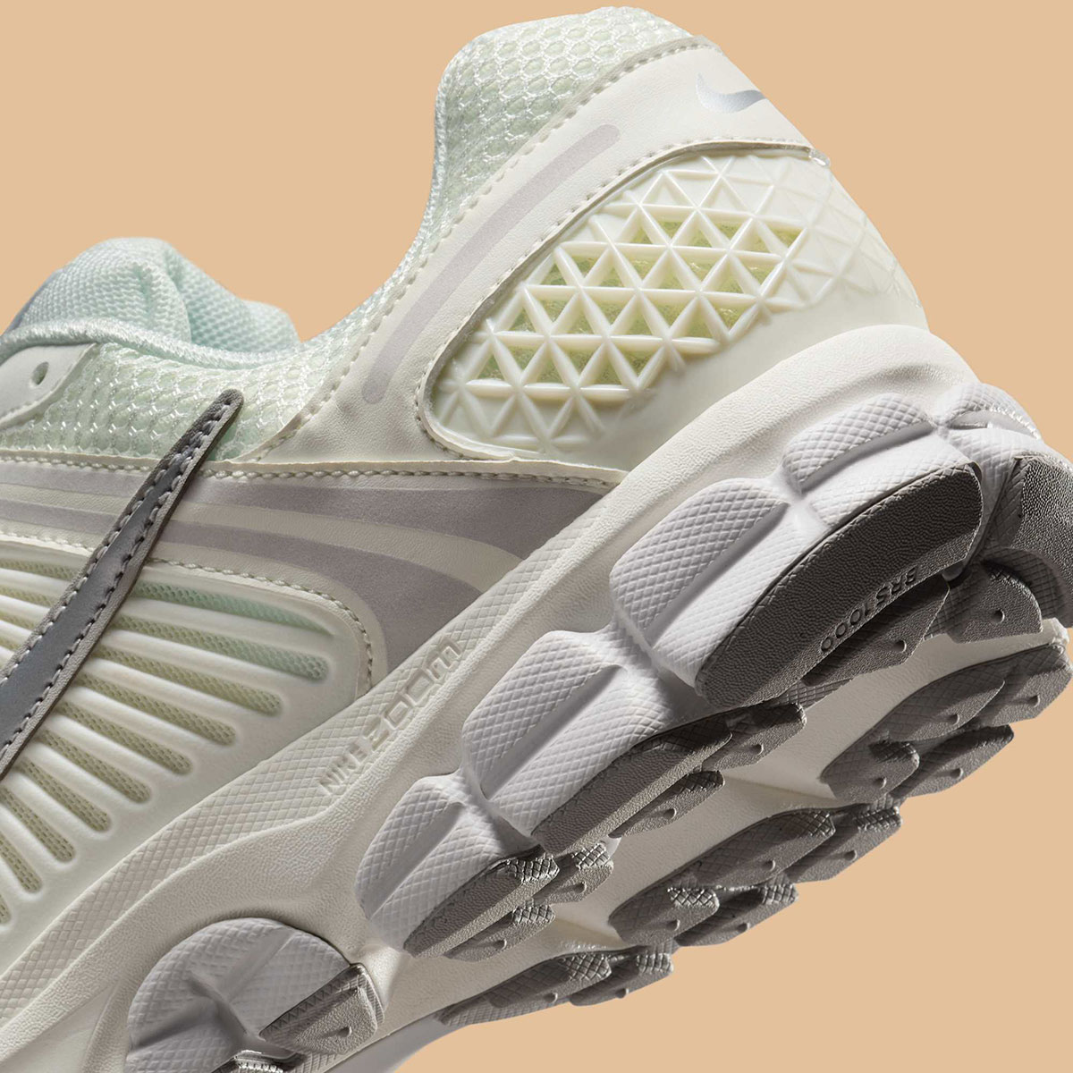 Nike Zoom Vomero 5 Sail Metallic Silver Vast Grey Fb9149 103 8